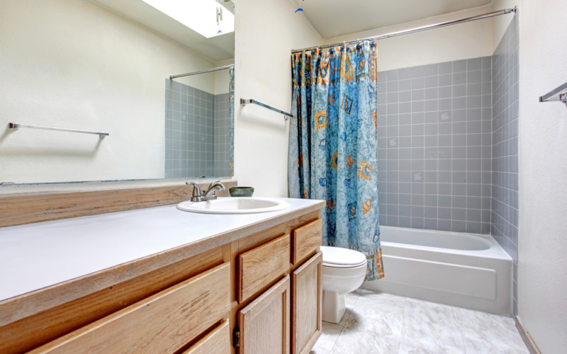 10 Genius Cleaning Tricks For Your Bathroom