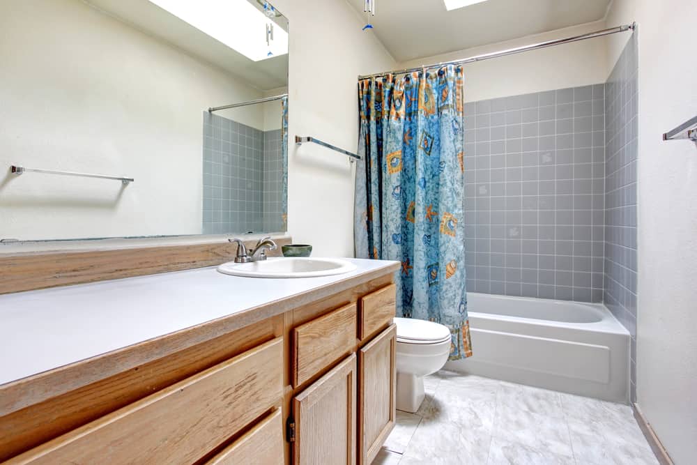 10 Genius Cleaning Tricks For Your Bathroom